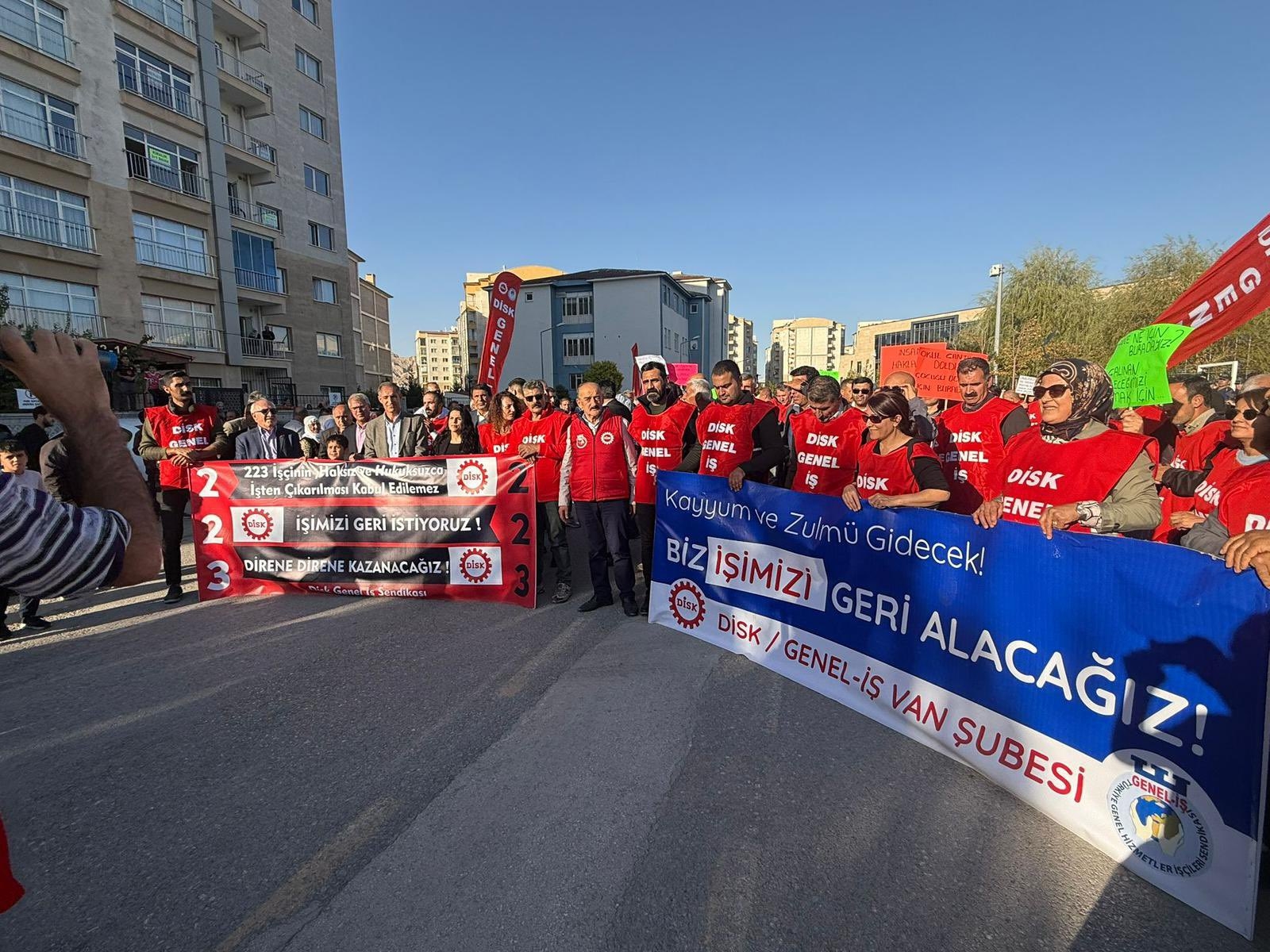 Kayyum yönetimi tarafından işten çıkarılan 223 işçiye destek amacıyla, DİSK/Genel-İş’in çağrısıyla gerçekleştirilen yürüyüş ve basın açıklaması
