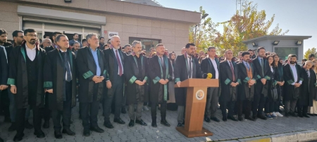 Batman ve Mardin Belediyelerine kayyım atanmasına ilişkin Batman ve Mardin Adliyeleri önünde Basın Açıklaması