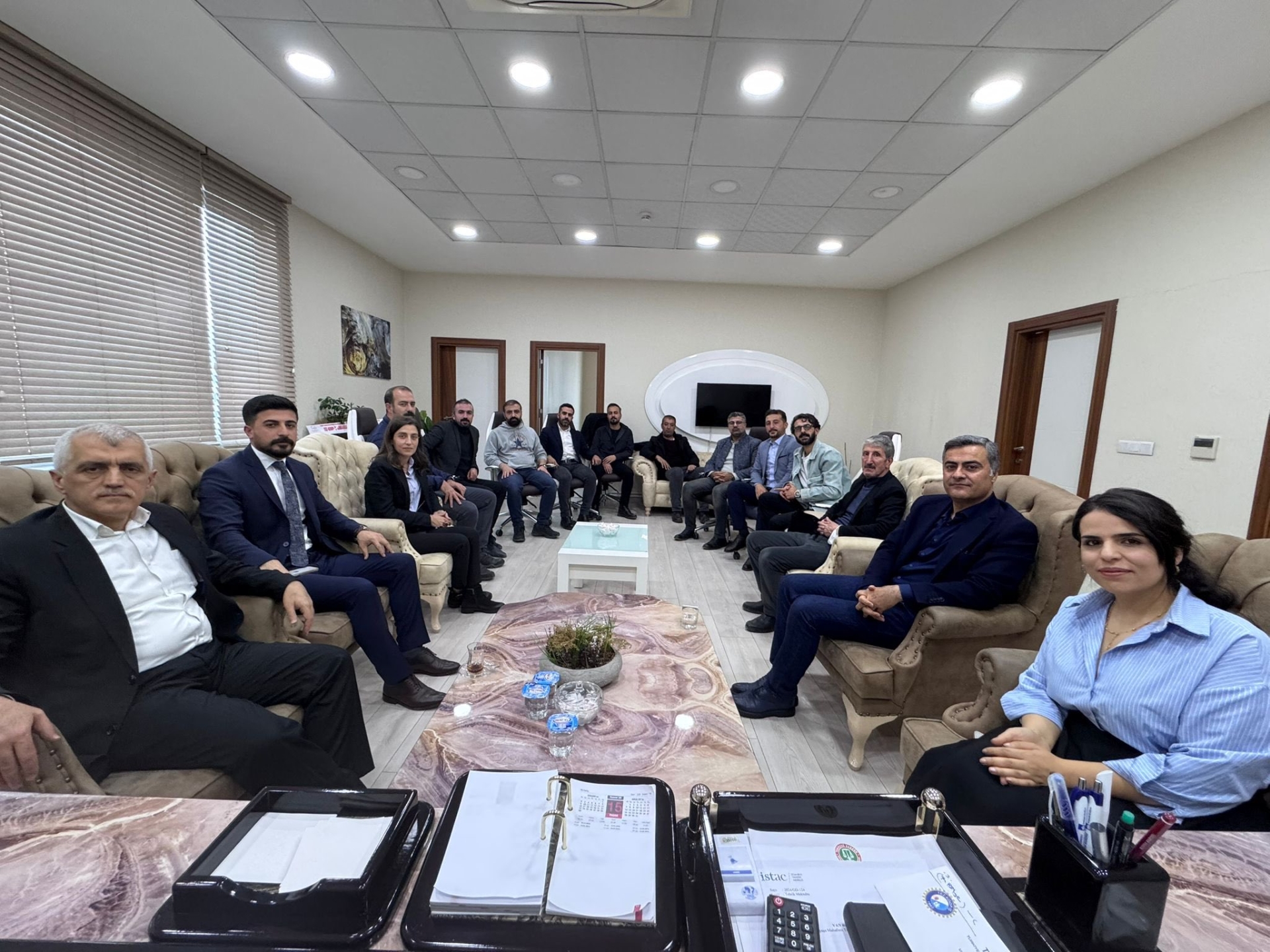 Van Büyükşehir Belediye Eş Başkanı Abdullah Zeydan ve DEM Kocaeli Milletvekili Ömer Faruk Gergerlioğlu Baromuza Ziyareti