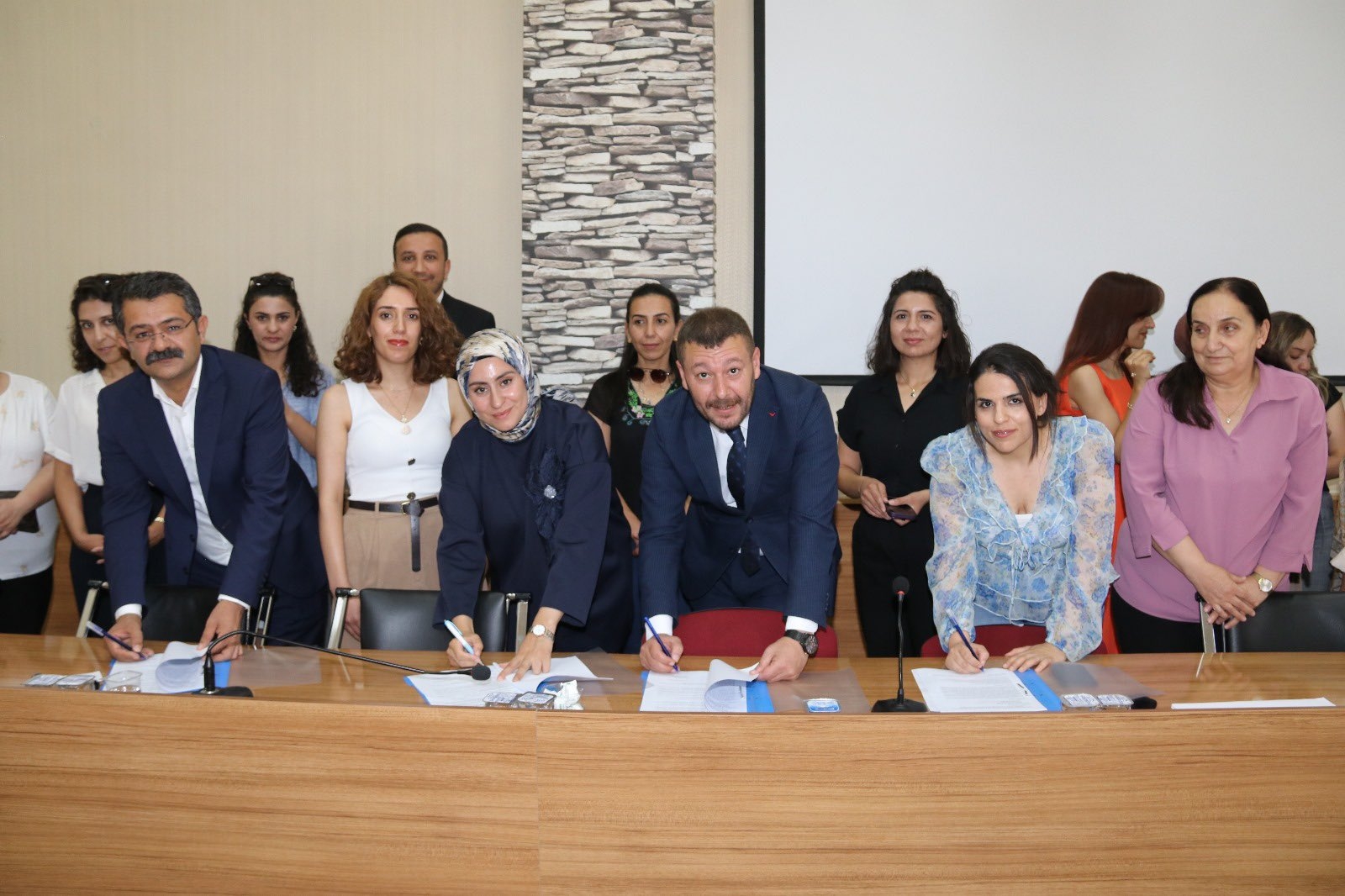 Şiddet Mağduru Kadınlara Hukuki Destek Protokolü Edremit Belediyesi arasında İmzalandı