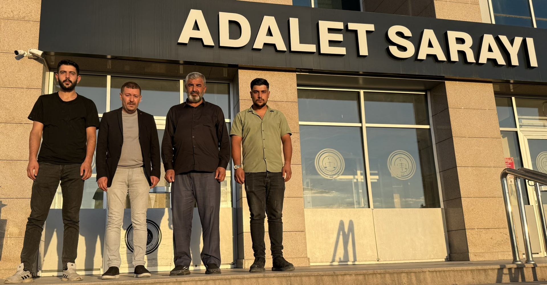 Rojin Kabaiş dosyasında Baro Başkanımız Av. Sinan Özaraz, baba Nizamettin Kabaiş ve kardeşleri Ömer ile Serhat, dosya savcısı ile dosyanın son aşamasına ilişkin bir görüşmesi