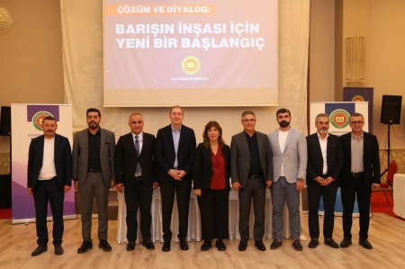 Diyarbakır Barosu ev sahipliğinde “Çözüm ve Diyalog: Barışın İnşası İçin Yeni Bir Başlangıç” başlıklı toplantısı