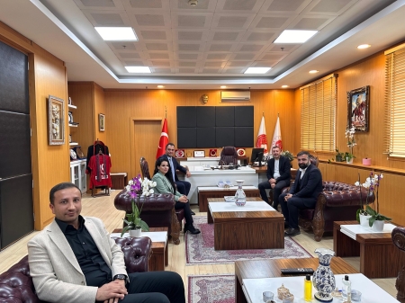 Baromuzun, 2025 Yaz Kararnamesi ile Adli Yargı İlk Derece Mahkemeleri Adalet Komisyonu Başkanı olarak atanan Sn. Hüseyin Gedik’i ziyareti