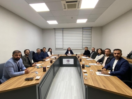 Baro Başkanımız ve Yönetim Kurulu üyelerimiz, Baromuz İnsan Hakları Merkezi Yürütme Kurulu ile bir araya gelerek yürütülen çalışmaları ve ortak çalışma alanlarını değerlendirdiler.