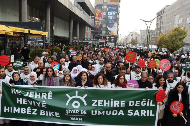 Van Barosu olarak bileşeni olduğumuz Şiyar Be Platformu ile birlikte, platformun deklarasyonunun kamuoyuna açıklandığı Uyuşturucu ile Mücadele Yürüyüşü’ne katıldı