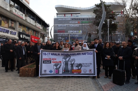 10-17 Aralık İnsan hakları haftası ile ilgili sanat sokağında Basın Açıklaması