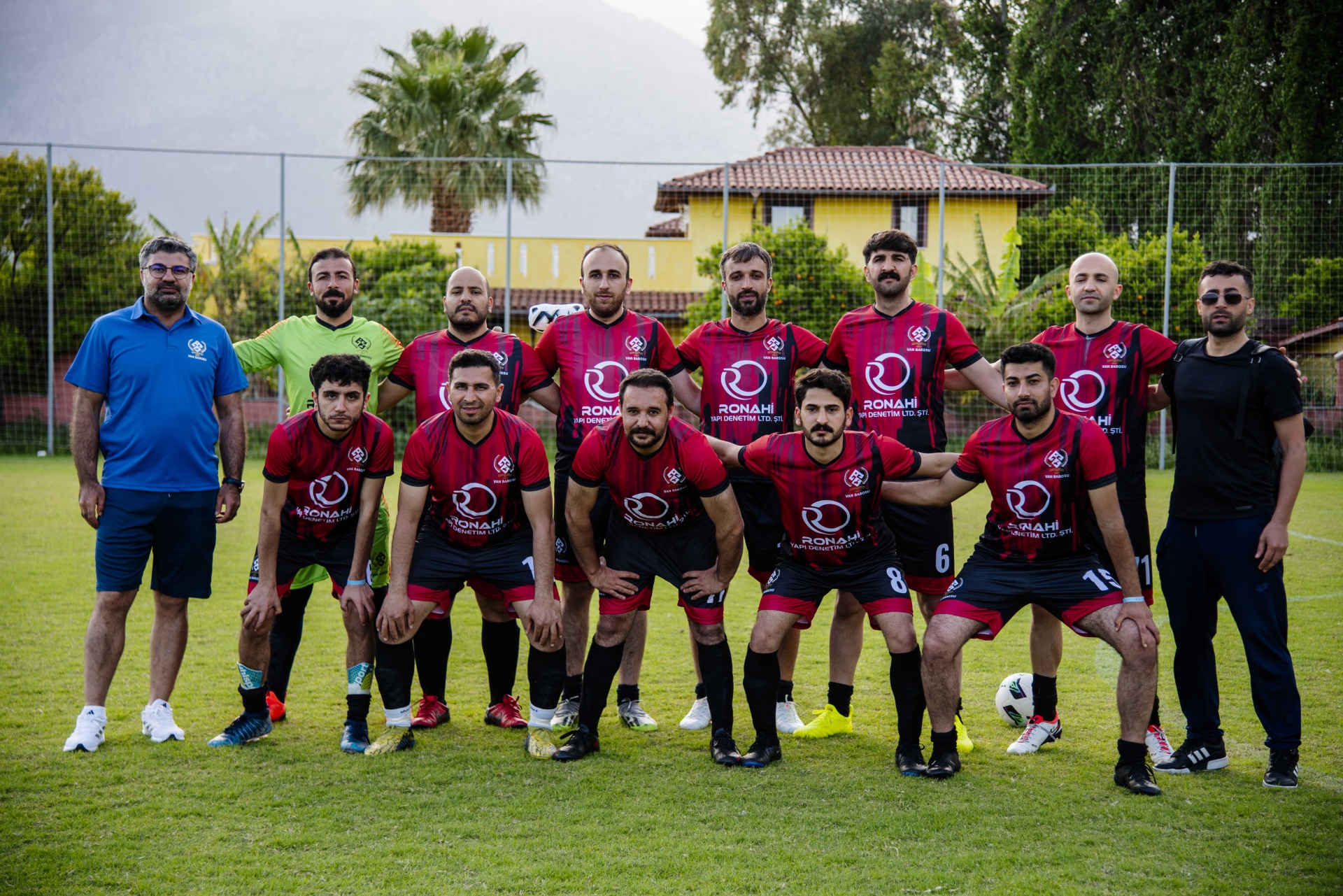 FUTBOL TAKIMIMIZI TEBRİK EDERİZ